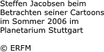 Steffen Jacobsen beim Betrachten seiner